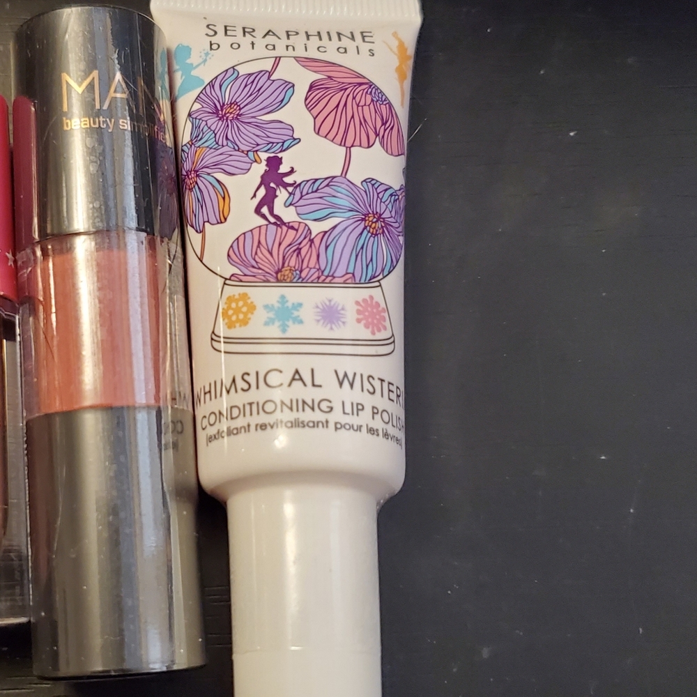 Lip items - Picture 2 of 2